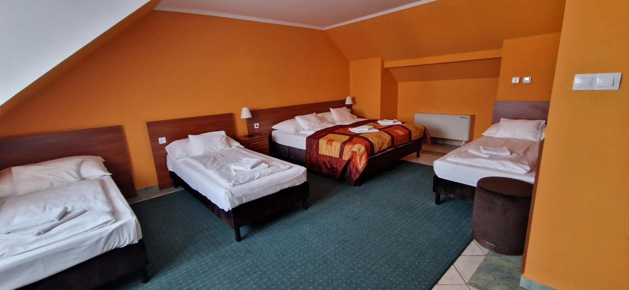 Hotel Patonai Fertőd Eksteriør bilde