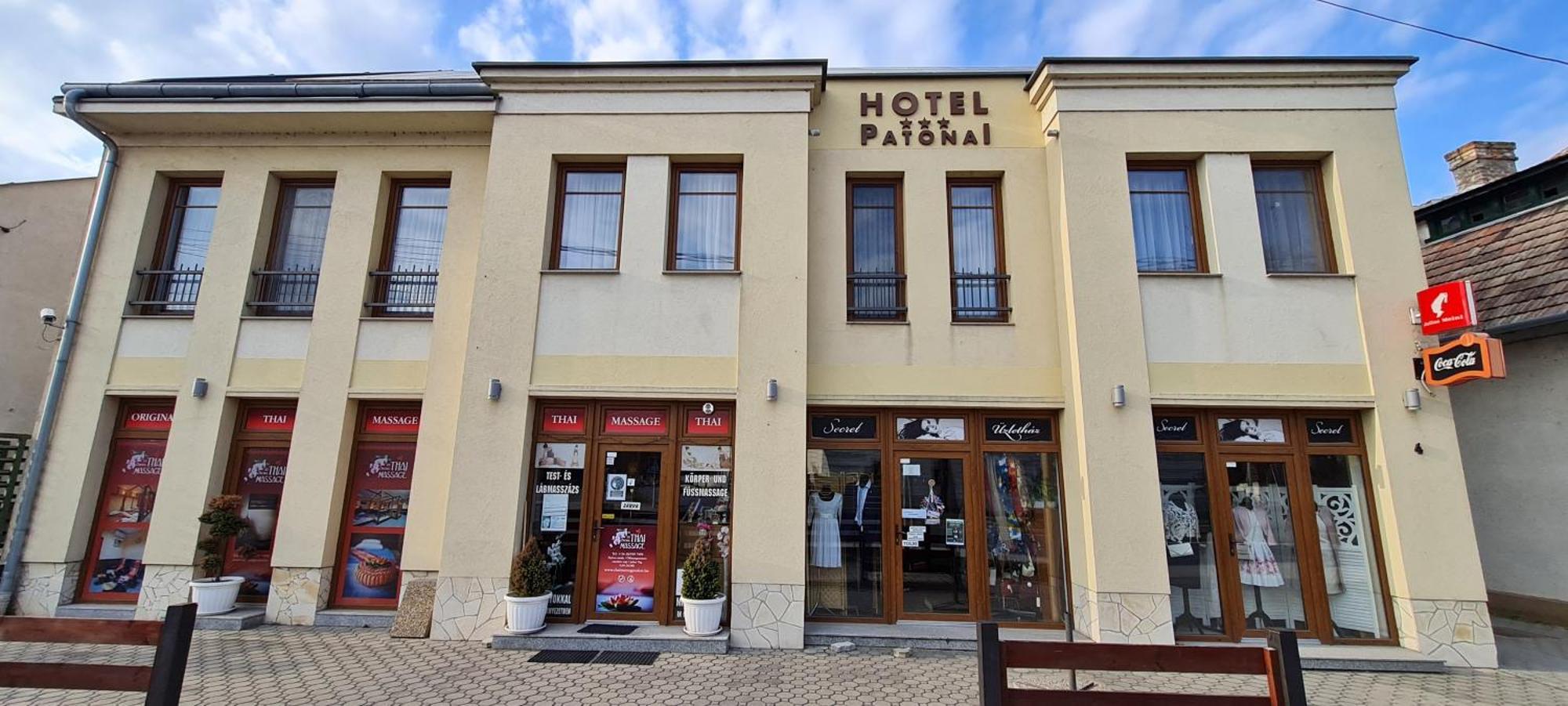 Hotel Patonai Fertőd Eksteriør bilde